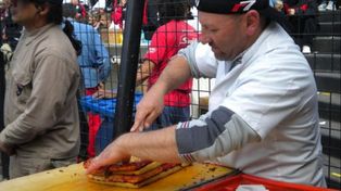 La pizza La Popular es toda una tradición en los estadios rosarinos.