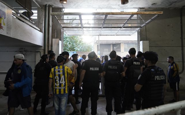 Nada nuevo. Muchos hinchas de Central manifestaron ser agredidos por los policías cuando estaban esperando con calma entrar al Gigante.