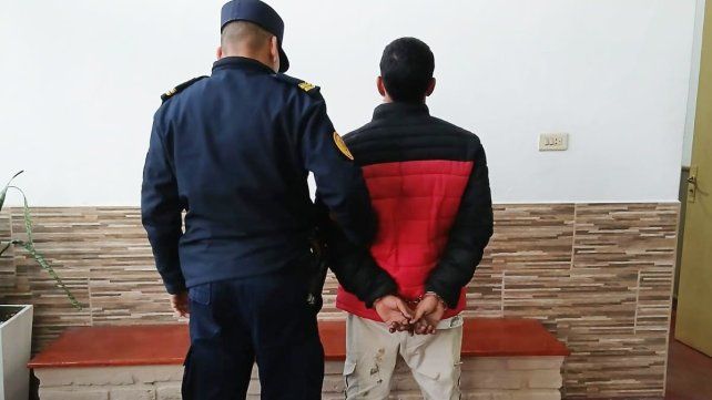 Un sujeto con restricción perimetral fue detenido en Santa Elena tras forzar una puerta y golpear a su ex pareja. La mujer activó el botón antipánico&nbsp;