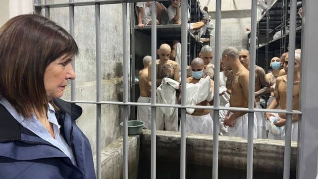 La ministra de Seguridad visitó la penitenciaría de El Salvador.