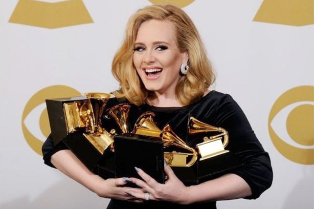 Adele mostró a su hijo