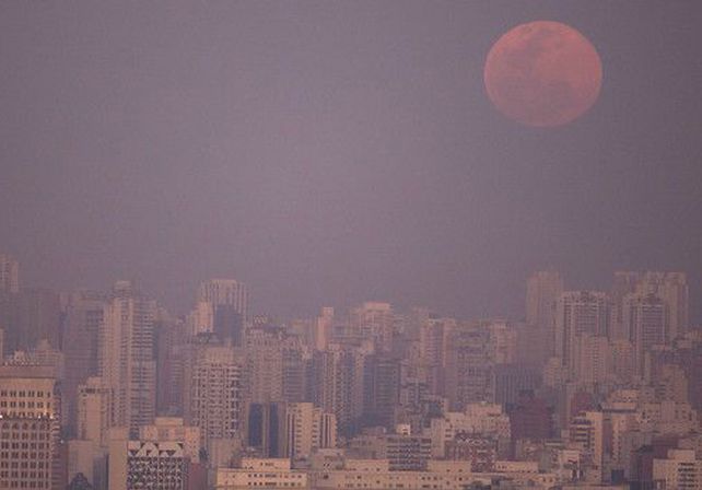 Por qué el eclipse de superluna de este domingo inquieta a la NASA
