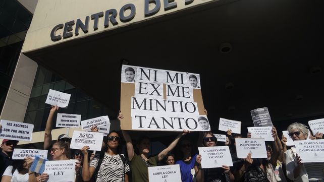 El paro de empleados judiciales tuvo una manifestación en el Centro de Justicia Penal