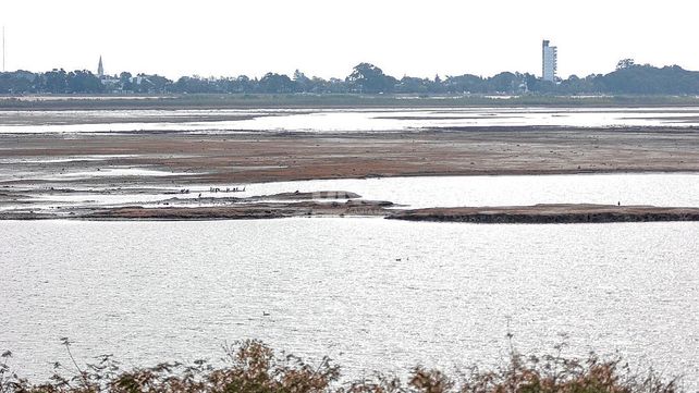 La lagunta Setúbal sufre las consecuencias de la bajante del Paraná. La lagunta Setúbal sufre las consecuencias de la bajante del Paraná.