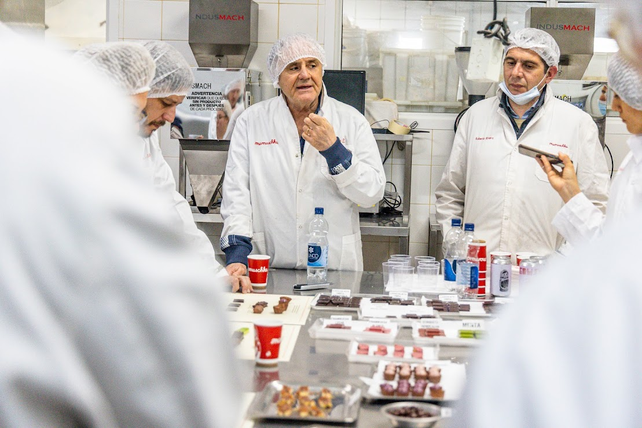 Juan Carlos Carzalo, fundador y dueño de la tradicional chocolatería de Bariloche 