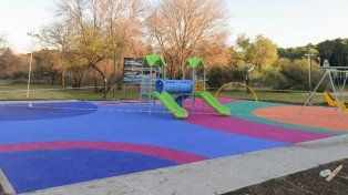 Cinco plazas tendrán playones con piso de goma&nbsp;