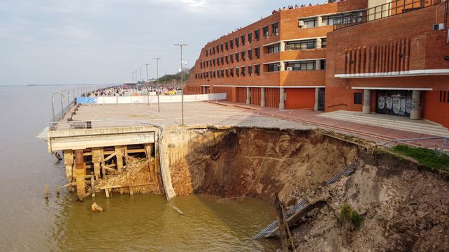 Derrumbe en el Parque España: las impresionantes imágenes captadas con el drone de La Capital