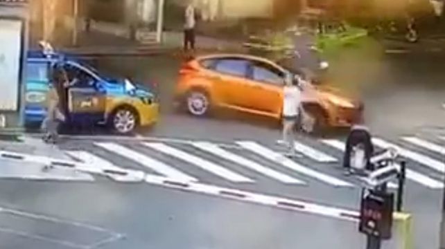 VIDEO: una abuela y su nieto tuvieron una muerte terrorífica al cruzar la calle