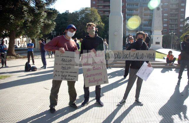Titulares de gimnasios de Santa Fe se manifestaron frente a Casa de Gobierno para pedir por la reapertura.