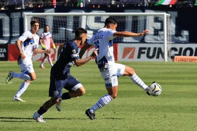 Independiente Rivadavia y Godoy Cruz jugaron el clásico en Mendoza.
