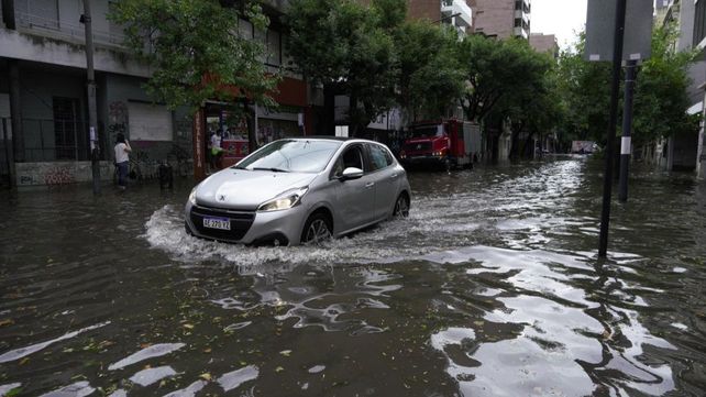 Calles anegadas por la tormenta en Rosario
