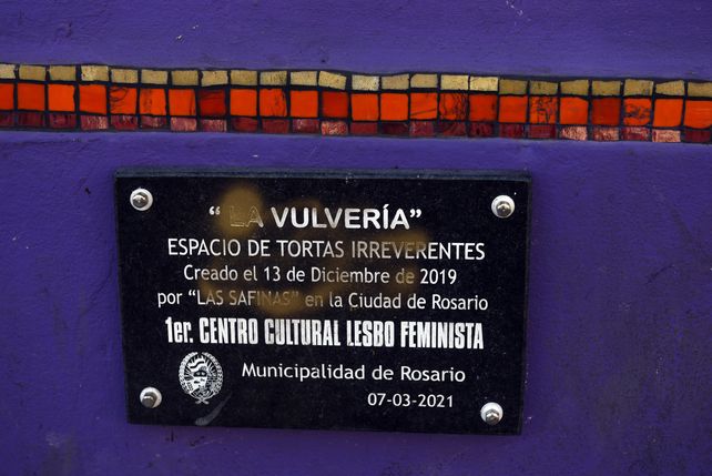 Agreden con pintadas cargadas de odio el frente del espacio lésbico La Vulvería