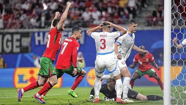 Portugal superó sobre el final a República Checa en el debut de ambos por la Eurocopa 2024.