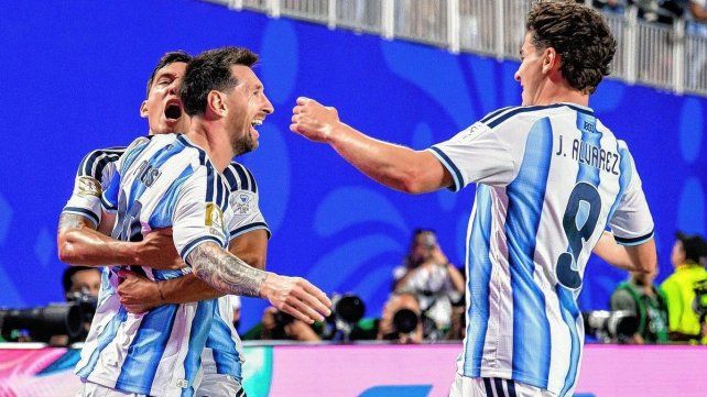 Julián Álvarez elogió a Lionel Messi: Es el mejor de la historia y lo disfrutamos todos los días