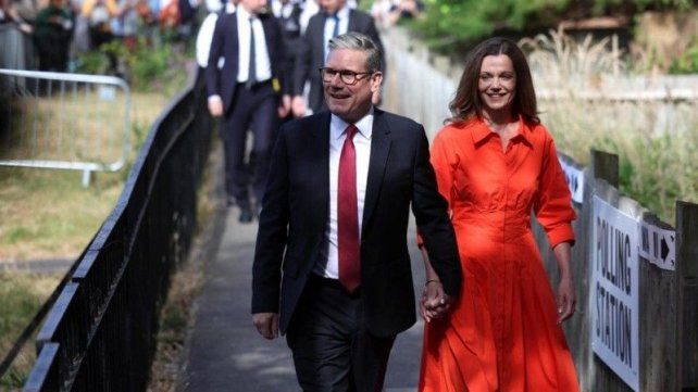 Reino Unido. El líder laborista Keir Starmer y su esposa. (EFE) Reino Unido. El líder laborista Keir Starmer y su esposa. (EFE)