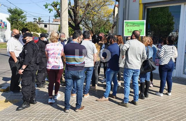 Comerciantes de Aristóbulo del Valle se manifestaron pidiendo la habilitación de sus comercios en horario matutino.&nbsp;