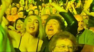 El presidente javier Milei se mostró eufórico y cantó canciones de Sandro, junto a Fátima Florez, en el teatro Gran Rex&nbsp;