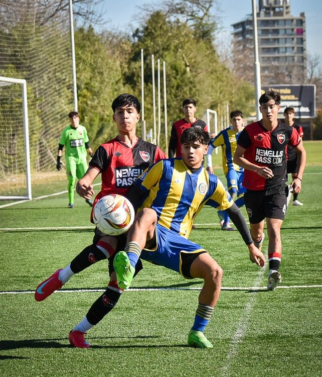 Central y Newells jugaron media jornada de clásicos el domingo en las inferiores de la rosarina.