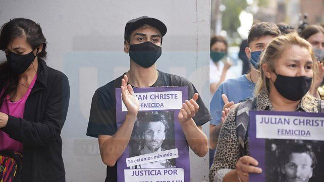 Este martes al mediodía la madre de Julieta Riera convocó a una nueva manifestación frente a Tribunales. Se aguarda la resolución de impugnación del fallo