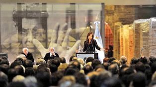 Inauguraron el museo del Bicentenario levantado en la vieja Aduana porte&ntilde;a