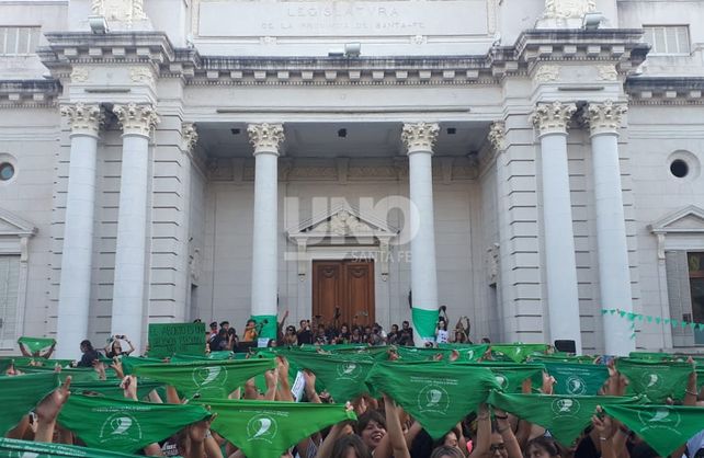 Que sea ley, reclamaron las santafesinas en el pañuelazo federal