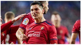 Con la de Osasuna. Con esta camiseta en primera división acumula 85 partidos y 22 goles.
