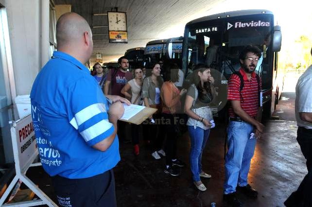 Siguen las quejas por el servicio que une a Santa Fe con Paraná