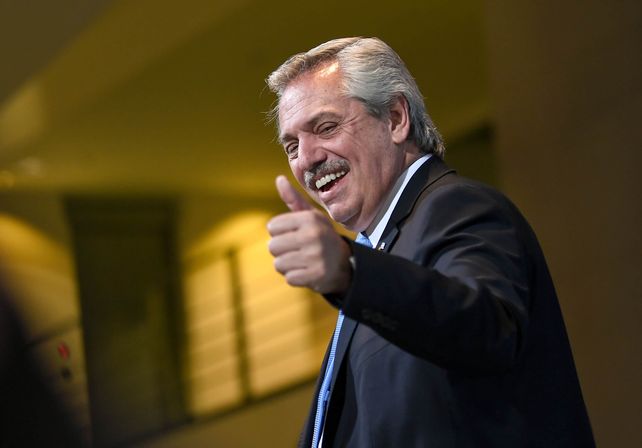 Alberto dice que ahora tiene que pensar en el cambio de pañales y que ya hablará con Cristina