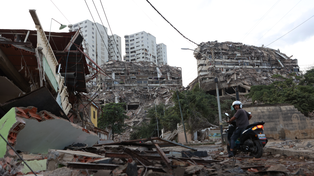 Una serie de edificios, totalmente destruidos tras el doble terremoto que sacudió a Venezuela este miércoles.