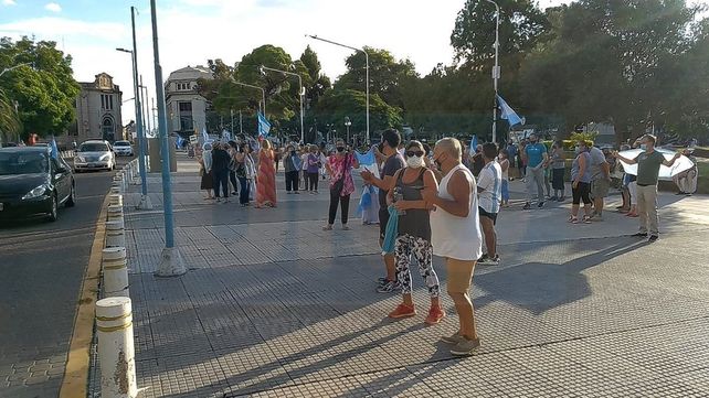 Por la Vacunación VIP, hubo movilizaciones en todo el país