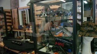 Más consultas por compras de armas, pero sin aumento de ventas
