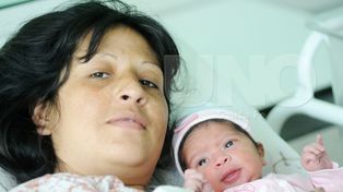 La primera bebé del 2014 se llama Uma y nació a las 3.20