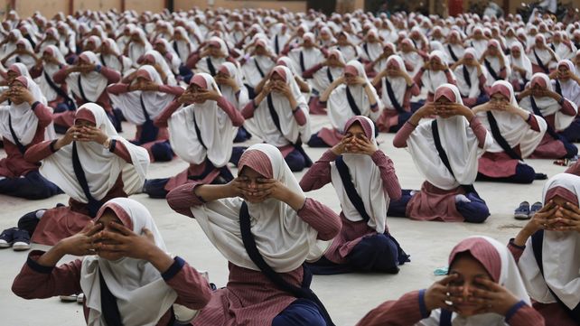 La India  celebra el Día Internacional del Yoga