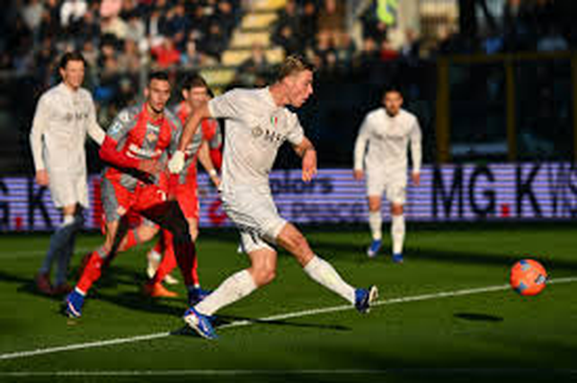 Cremonese de Toni Sanabria cayó ante Napoli y no pudo hacerse fuerte en casa