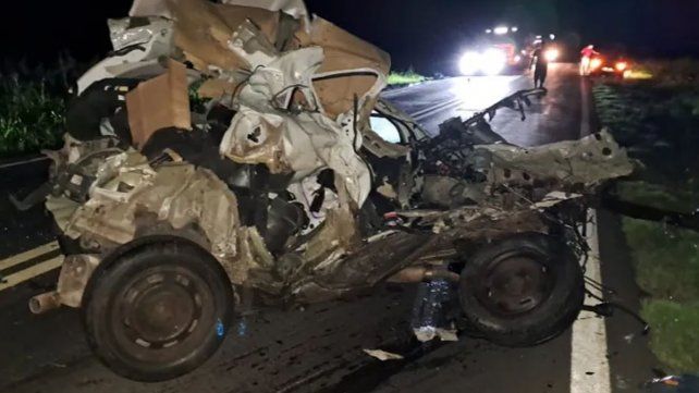 Así quedó el automóvil tras el accidente donde falleció la mujer que lo conducía