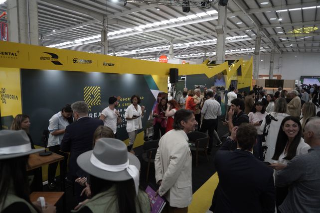 Pasillos colmados en el sector de naves pymes de Ciudad Industria.