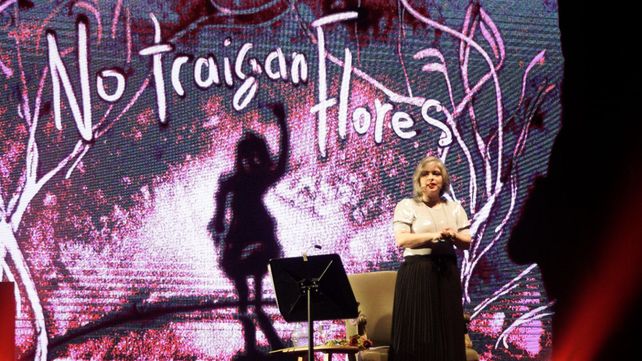 La escritora Mariana Enríquez se presentó en el teatro El Círculo con su espectáculo No traigan flores.&nbsp;