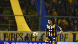 El Chaqueño Herrera, que ingresó en el complemento, tuvo un merecido reconocimiento de parte del hincha, luego de que el delantero haya anunciado su retiro del fútbol.&nbsp;