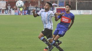 Perdió fuera del Gabino Sosa. El Marrón sorprendió al Charrúa, le ganó por 1 a 0 en el estadio Ricardo Puga y por el Apertura lo hizo en Tablada por 3 a 2 &nbsp; &nbsp; &nbsp;