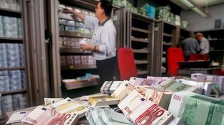 Fuga de capitales: los argentinos tienen en el exterior 232.000 millones de dólares, según el Indec