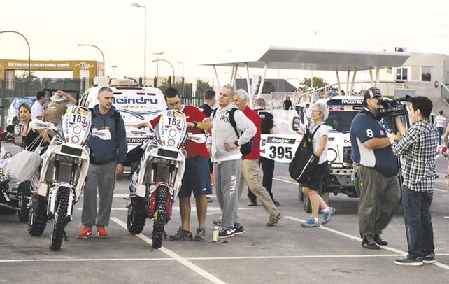 A saltar por la rampa: el Dakar 2014, antes de salir del Monumento