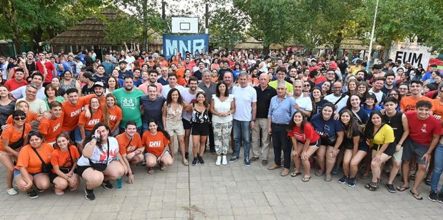 Dirigentes socialistas acompañaron a la juventud partidaria en el campamento que realizan en Sauce Viejo.