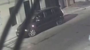 La familia fue abordada por delincuentes cuando llegaba a su casa. (Foto: captura de video)
