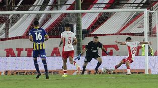 Se viene el segundo de Huracán. De la Fuente somete a Broun. Central no dio pie con bola en el Ducó.