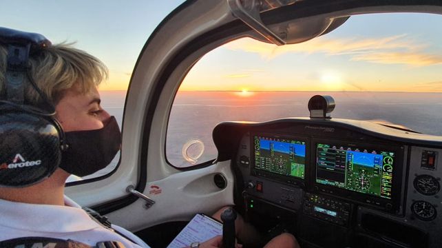 Por primera vez, una mujer se recibió de pilota comercial en el aeroclub Santa Fe