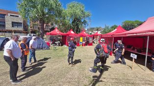 Derrumbe en Villa Gesell: cómo es el trabajo que realizan los bomberos santafesinos