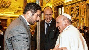 Leguizamón, entonces capitán de Los Pumas, junto al Papa Francisco en Roma.
