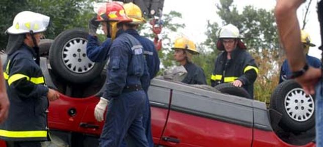 La madre de Gabriela insiste que el auto de los Pomar choc&oacute; con un patrullero