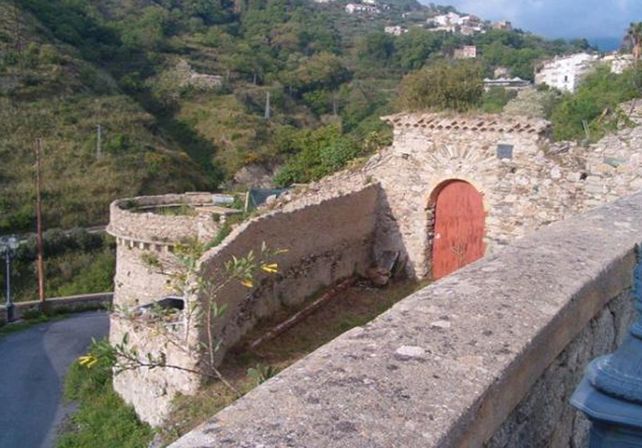 Para enfrentar la falta de habitantes, convierten todo un pueblo italiano en un hotel