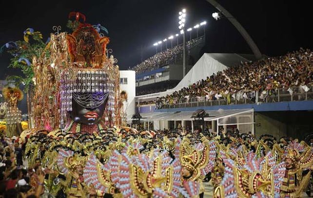 Espléndida. La carroza de Mocidade Alegre brilló durante su paso en el sambódromo de San Pablo